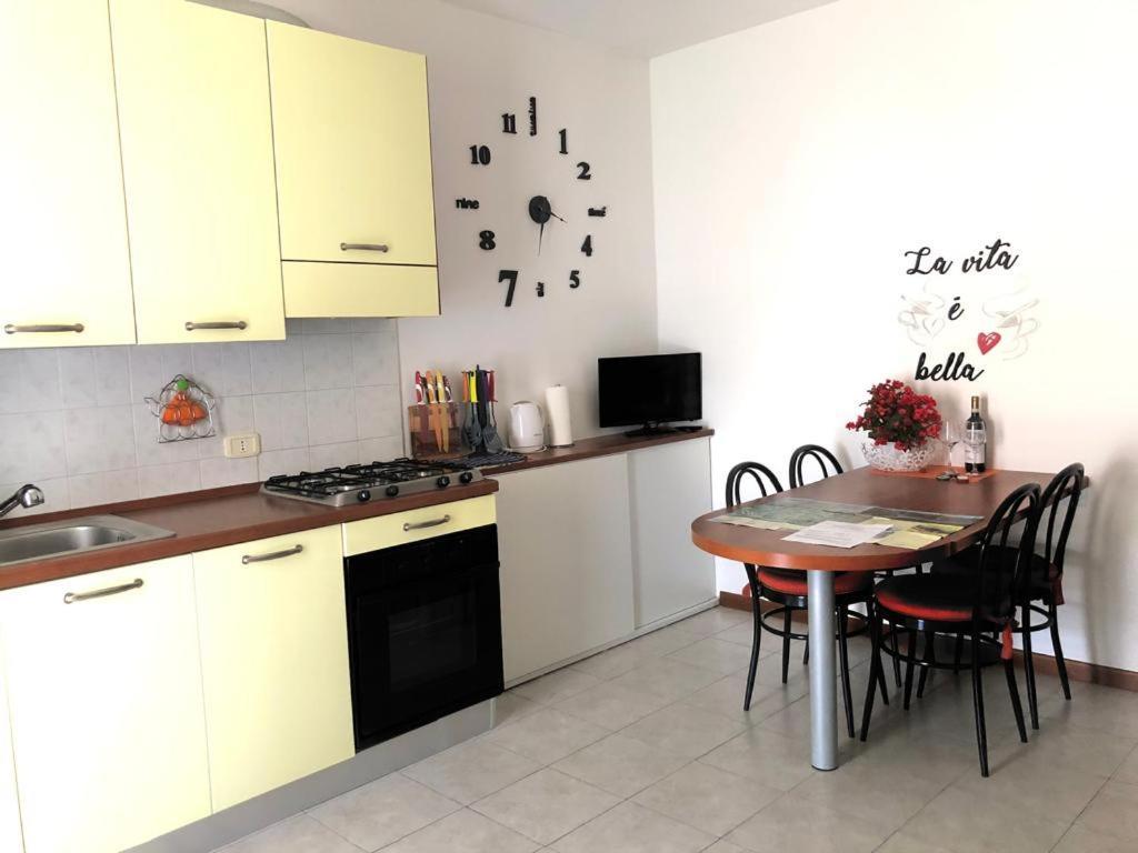 Irina'S House With View On Like And Swimming Pool Apartment Riva di Solto Luaran gambar